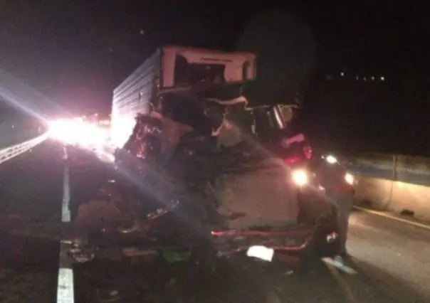 Volcadura de tráiler causa problemas en la Carretera 57