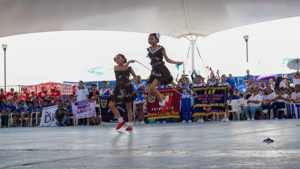 Destacadas estudiantes participan concurso estatal de rondas y salto de cueda