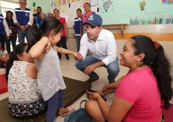 Mauricio Vila supervisa refugios temporales ante la llegada de Beryl a Yucatán