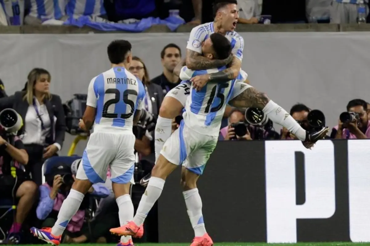 Jugadores de Argentina festejando su victoria ante Ecuador Foto: X(Twitter) @Argentina