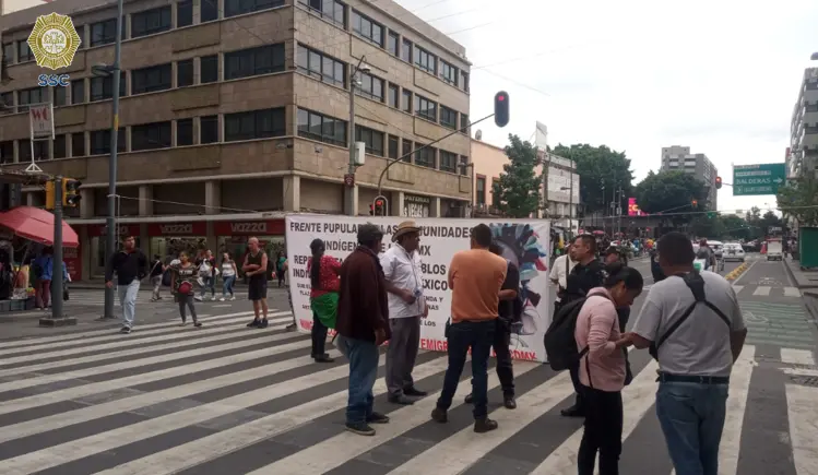 Manifestantes en San Jerónimo y José María Pino Suárez. Foto: OVIALCDMX