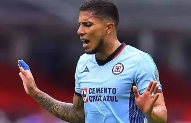 Carlos Salcedo, jugador de Cruz Azul, es acusado por la muerte de su hermana