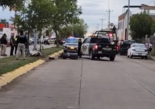 Motociclista pierde la vida al impactar contra un poste tras esquivar a ciclista