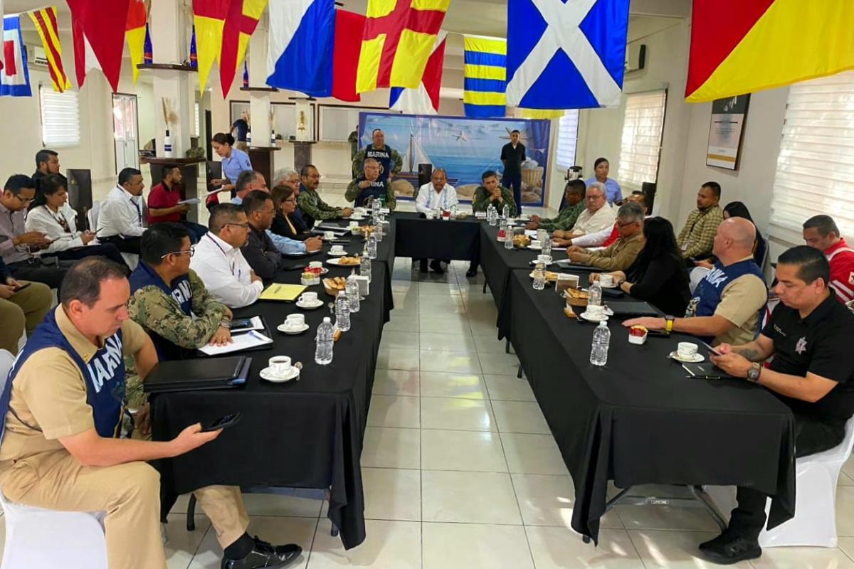 Autoridades de los tres órdenes de gobierno se reunieron hoy en Matamoros para establecer medidas preventivas ante la posible llegada de Beryl a Tamaulipas. Foto: SEMAR