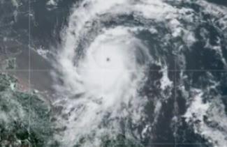 Pierde fuerza el huracán Beryl, baja a categoría 2