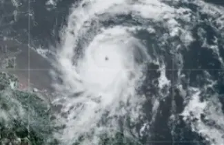 Pierde fuerza el huracán Beryl, baja a categoría 2