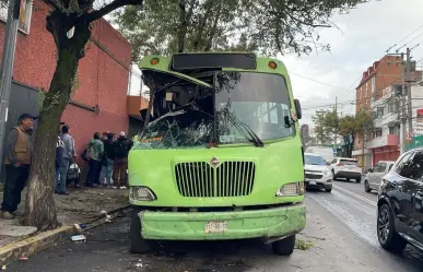 Choca camión de transporte público y deja 15 lesionados en Álvaro Obregón