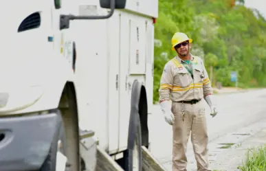 CFE trabaja para restablecer la electricidad en zonas afectadas por Beryl