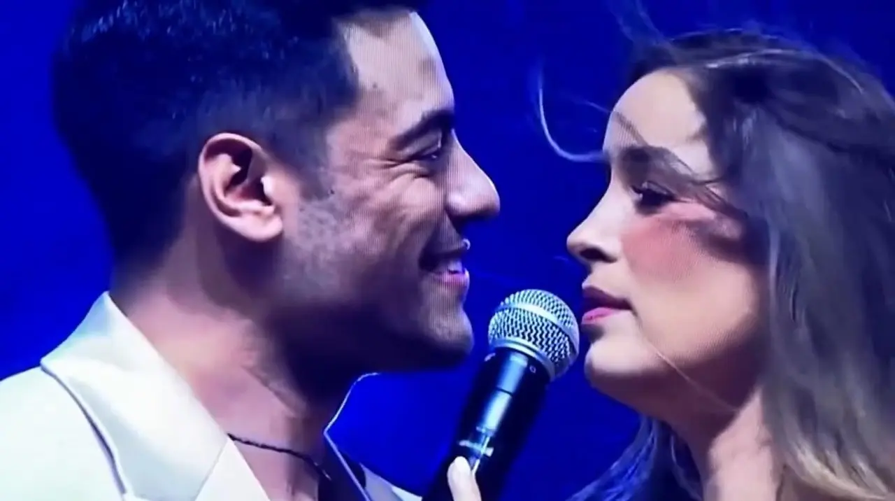 Carlos Rivera y Cynthia Rodríguez cantaron el tema de Si no Estás Conmigo. Foto: Disney Plus