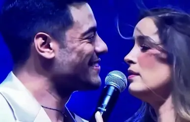 Carlos Rivera y Cynthia Rodríguez se besan apasionadamente durante show (VIDEO)