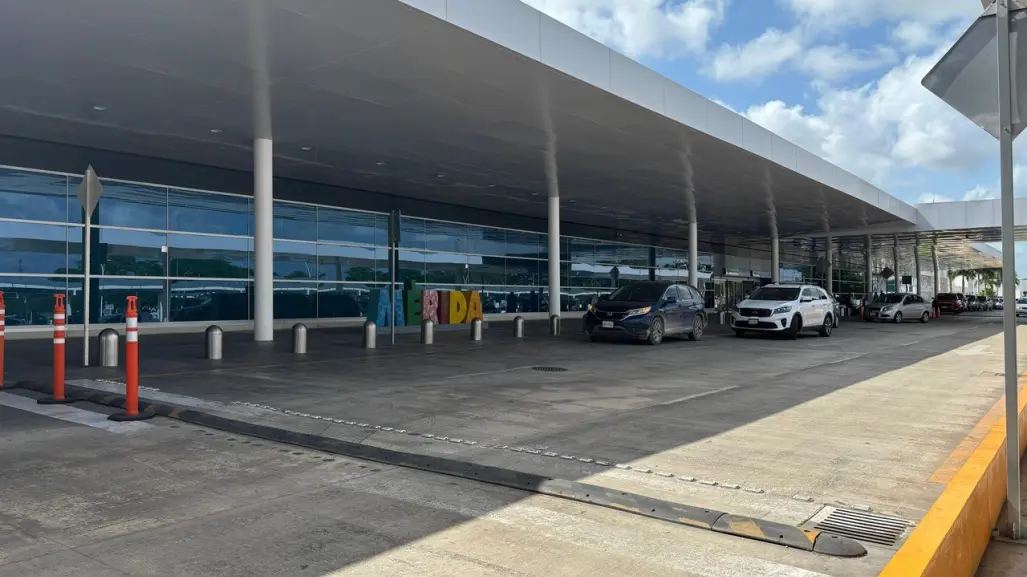 Se cierra el Aeropuerto Internacional de Mérida por el huracán Beryl