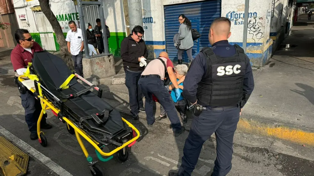 Mujer de la tercera edad atropellada en cruce sin semáforos