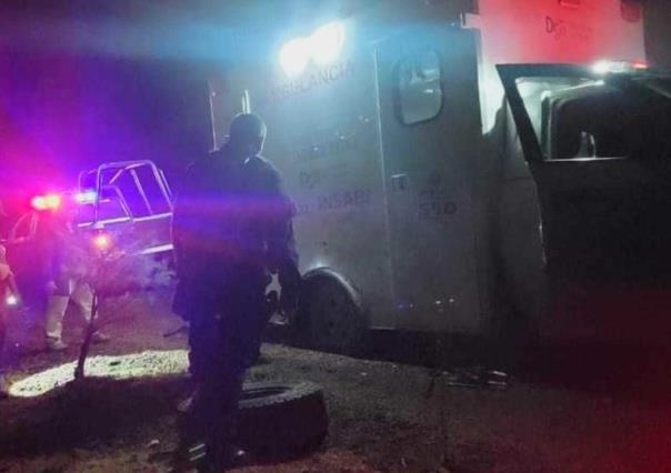 Ambulancia trasladaba a un herido y se ponchó en el camino