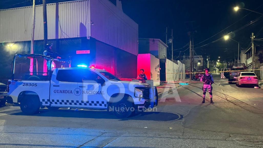 Ejecutan a hombre y hieren a mujer en Santa Catarina