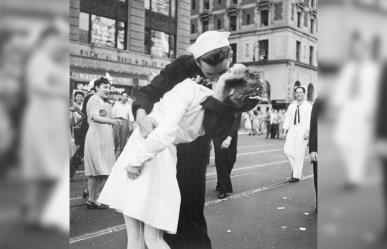 Día Internacional del Beso Robado, polémica celebración