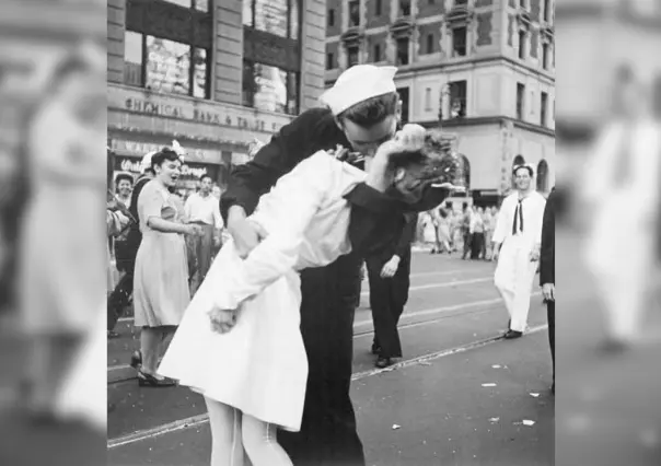 Día Internacional del Beso Robado, polémica celebración