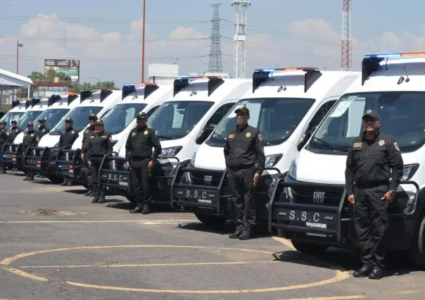 Entregan 25 camionetas de traslado para personas privadas de la libertad