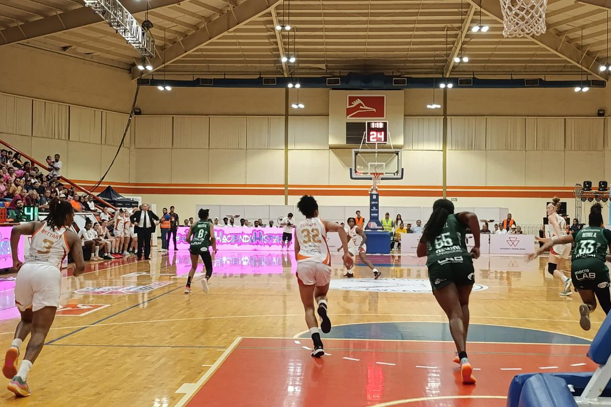 Basquetbol: Vence Correcaminos femenil a Santas del Potosí