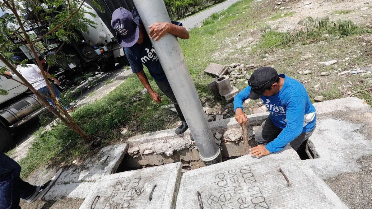 Más de 150 trabajadores realizan labores de limpieza y desazolve en todo Mérida Foto: Cortesía