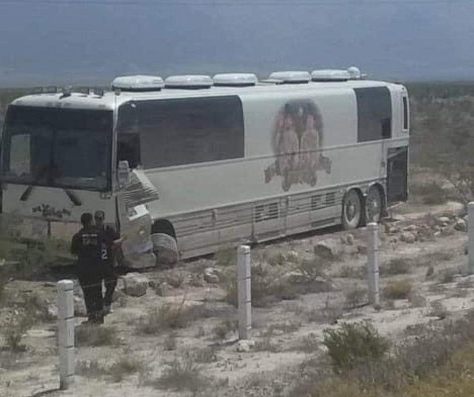 Autobus de los dos carnales sufre accidente en carretera Cuatro Ciénegas- Torreón. Foto de Facebook.