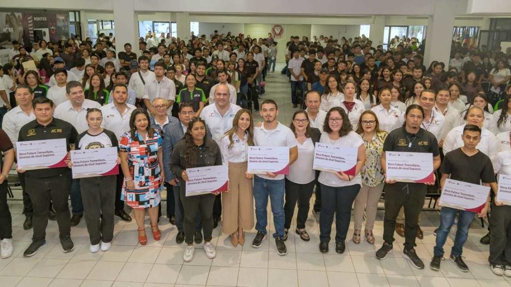 Atestigua secretaria de Educación entrega de 624 becas a estudiantes de la UTM