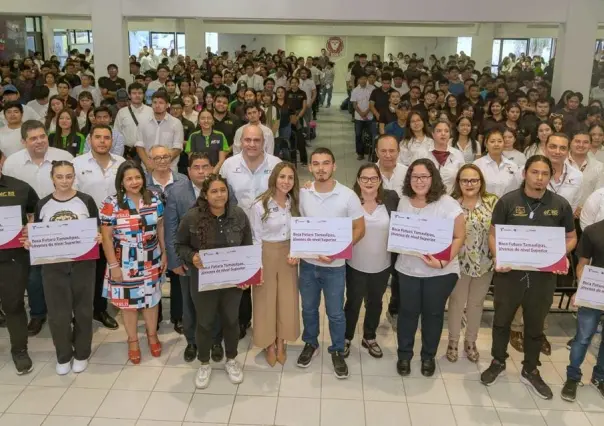 Atestigua secretaria de Educación entrega de 624 becas a estudiantes de la UTM