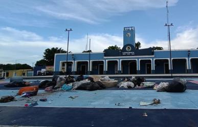Protestas en Teya: Vecinos dejan su basura frente al Palacio Municipal