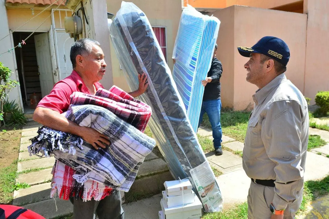 Chalco: Reciben apoyos afectados por inundaciones