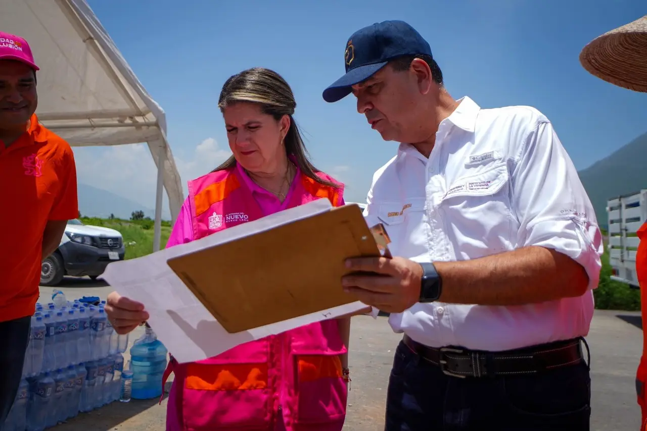 Martha Herrera supervisa construcción de primeras 10 viviendas de emergencia
