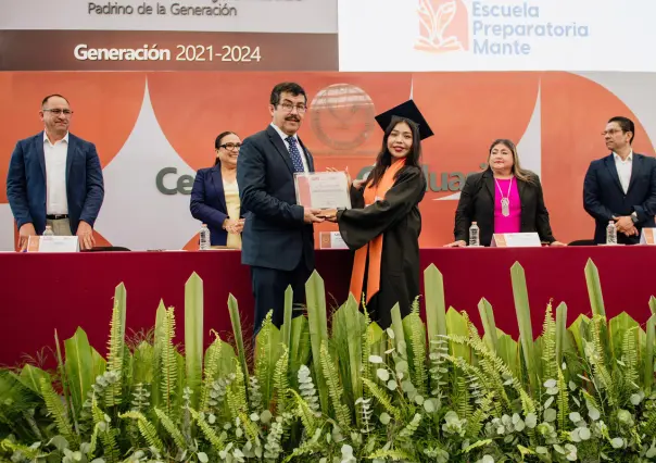 Egresan 310 estudiantes de la Preparatoria de la UAT en Mante