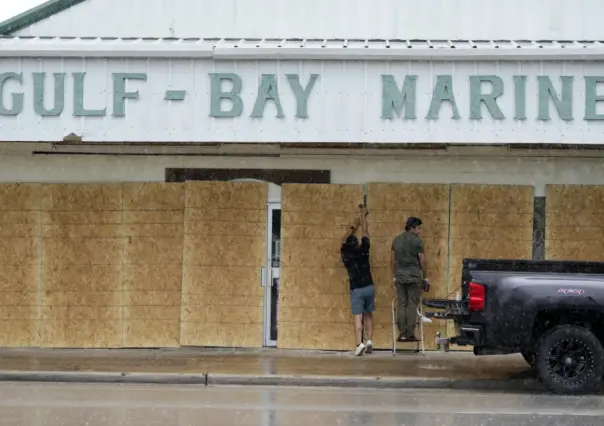 Tormenta Beryl acecha Texas: intensos vientos y apagones previstos