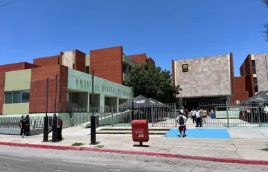 Denuncian negligencia en IMSS Saltillo: Mujer da a luz en el baño del hospital