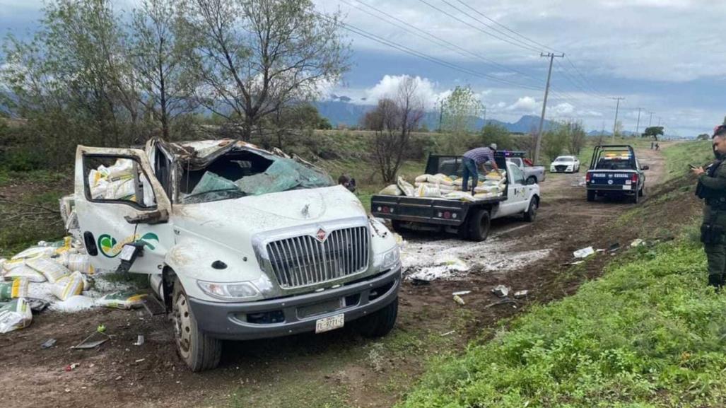 Camión vuelca en su trayecto de Nuevo Ideal a Santiago Papasquiaro