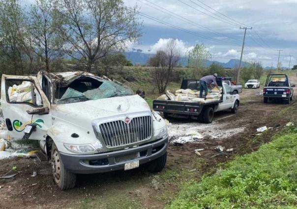 Camión vuelca en su trayecto de Nuevo Ideal a Santiago Papasquiaro