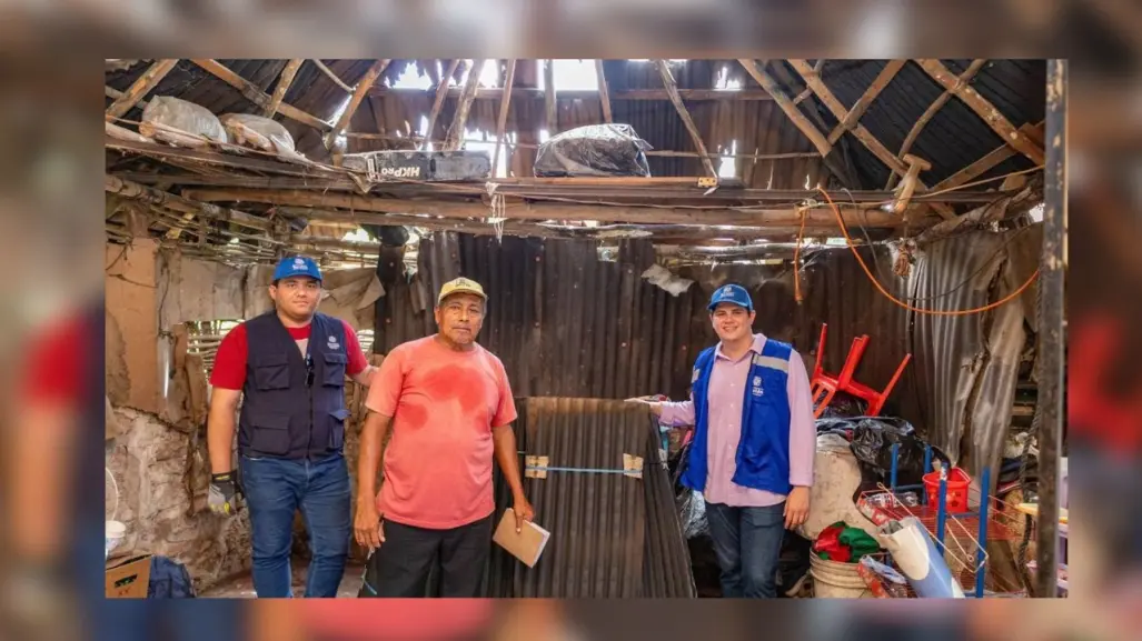 Familias de Tepakán reciben ayuda tras el paso de Beryl