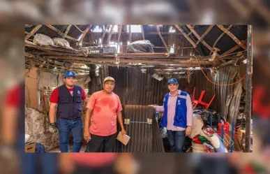 Familias de Tepakán reciben ayuda tras el paso de Beryl