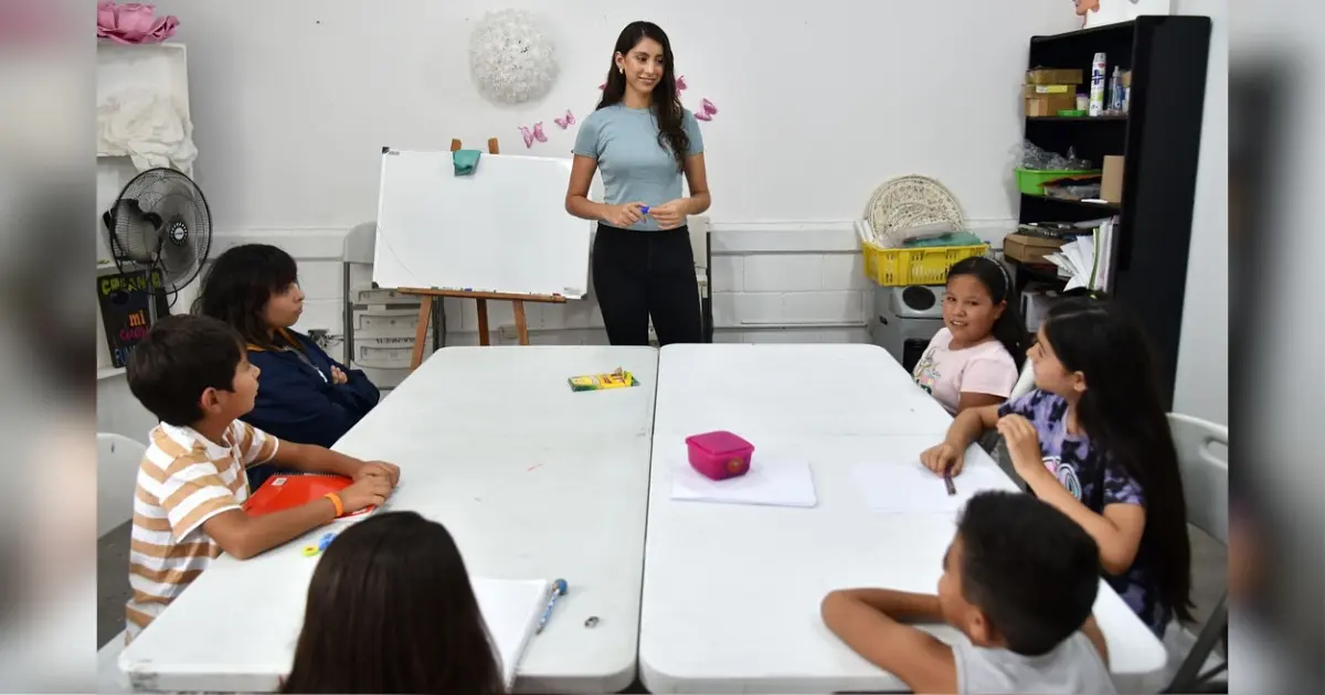 Clases ingles en el Centro de Desarrollo Laboral y Artístico de DIF Saltillo / Foto: DIF Saltillo