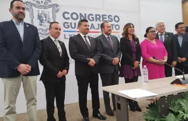 Defiende Fiscal súper pensión y llama hipócritas a diputados de oposición