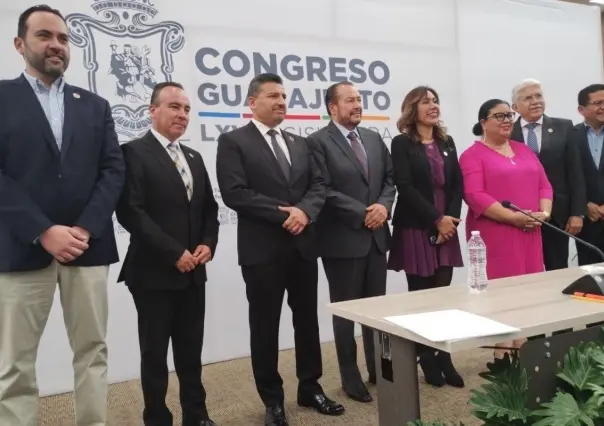 Defiende Fiscal súper pensión y llama hipócritas a diputados de oposición