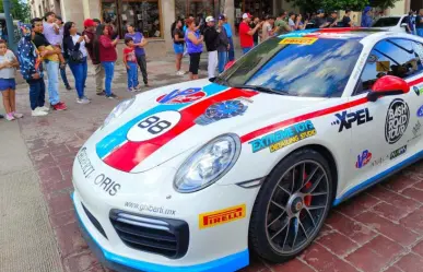 Autos de lujo engalanan las calles de Durango en su 461 aniversario