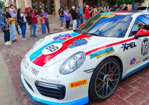 Autos de lujo engalanan las calles de Durango en su 461 aniversario