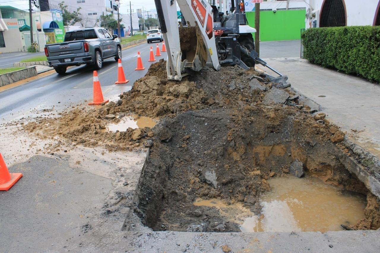 Hundimiento por lluvia en avenida de Monterrey. Foto: Gobierno de Monterrey