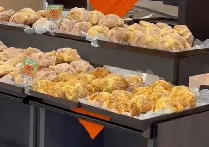 ¡Para no sufrir escasez! En pleno julio venden pan de muerto