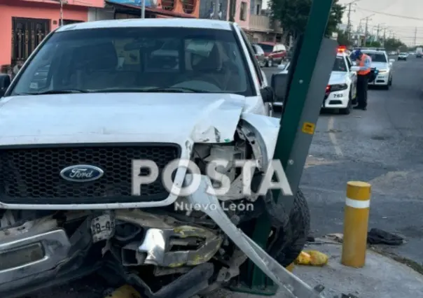 Se distrae y choca en la avenida Julio Roca