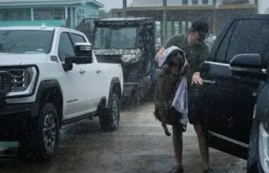 Toca tierra Beryl en Texas con vientos fuertes de 130 kilómetros