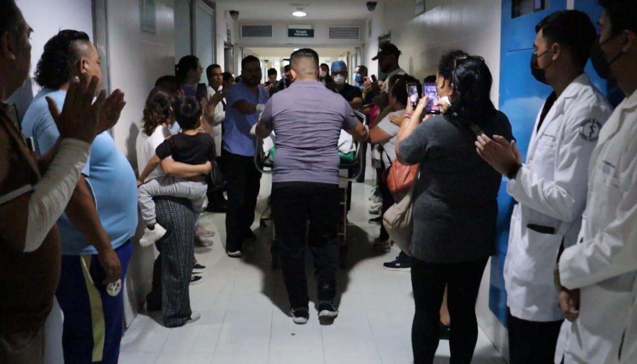 El paciente fue ovacionado por su acto de altruismo. (Fotografía: IMSS)