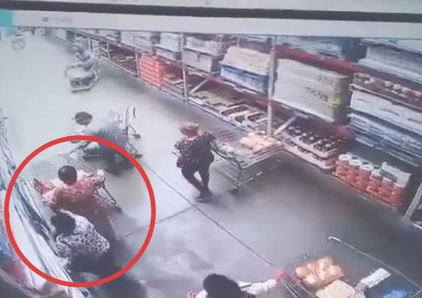 Así actúan los montachoques en supermercados; captan robo en Costco (VIDEO)