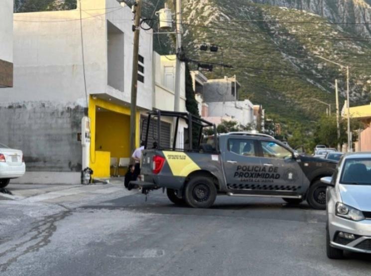 Patrulla de la policía de Santa Catarina afuera del domicilio donde ocurrieron los hechos. Foto: Policía de Santa Catarina.