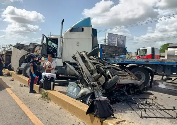 Varios autos involucrados en un accidente en la vía Mérida-Valladolid