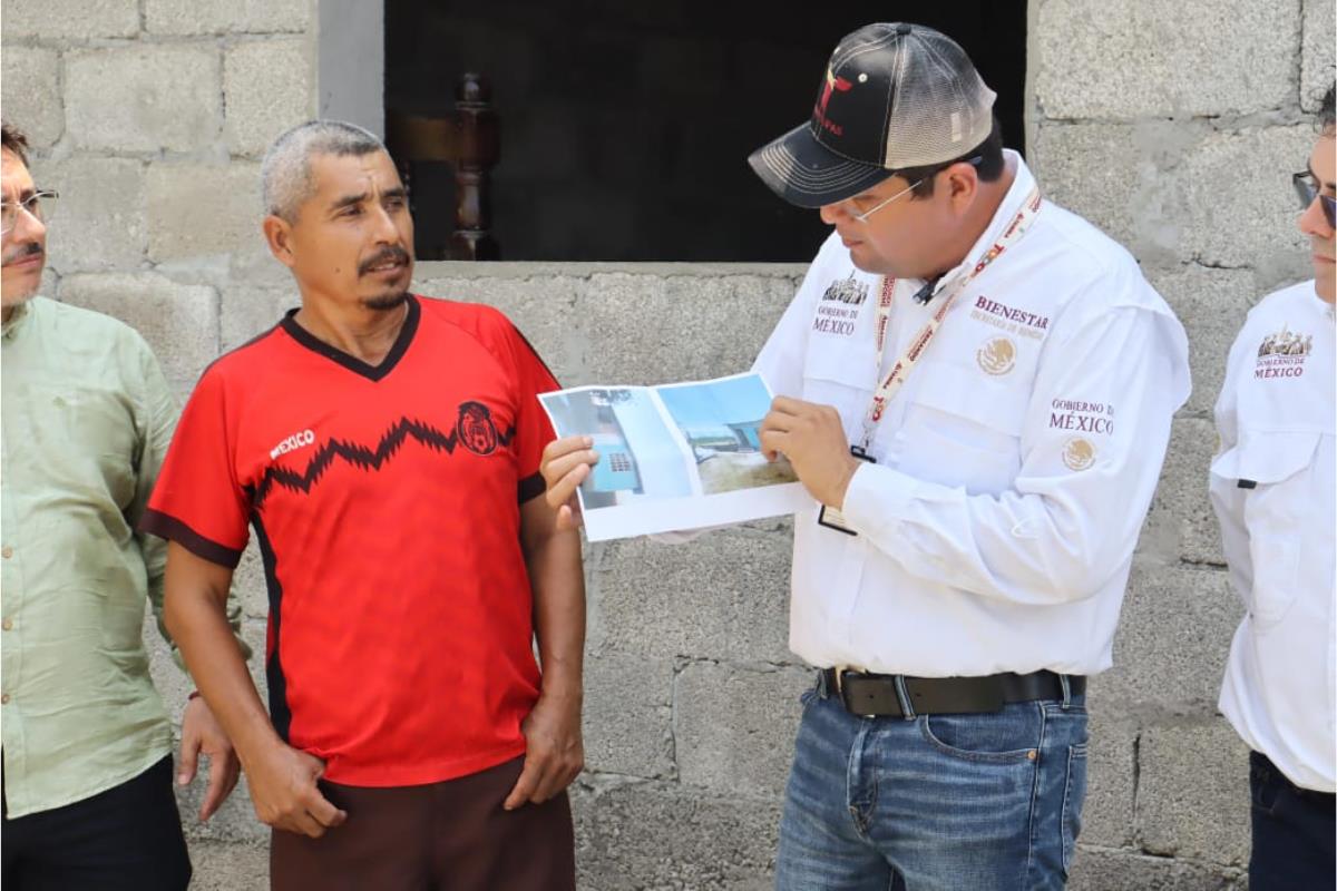 El delegado federal supervisó las remodelaciones y construcciones realizadas por los beneficiarios en sus hogares. Foto: Agencia